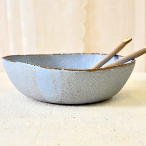 Bol bleu clair, céramique d’Ingrid Debard
