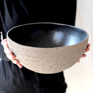 Bol en argile grise, céramique d’Ingrid Debard