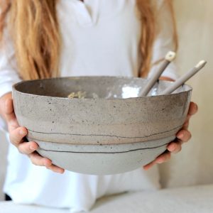 Bol profond gris à filets, céramique d’Ingrid Debard