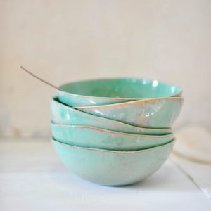 Bols à soupe vert d’eau, céramique d’Ingrid Debard