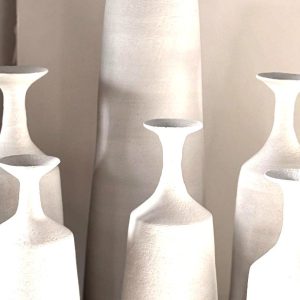Bouteilles blanches en céramique