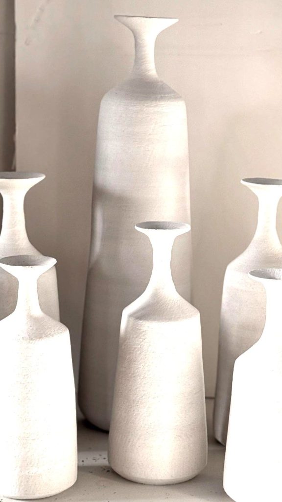 Bouteilles blanches en céramique