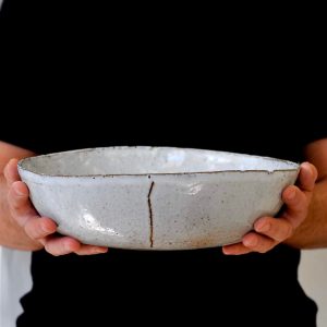 Grand bol blanc craquelé, céramique d’Ingrid Debard