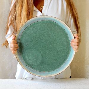 Grand plat vert d’eau, céramique d’Ingrid Debard