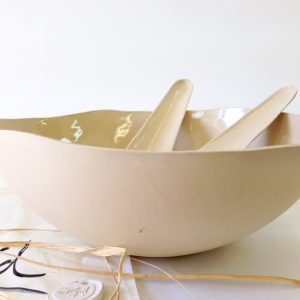 Grand saladier crème, céramique d’Ingrid Debard