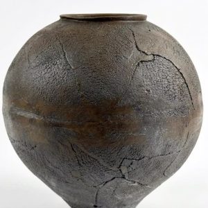 Jarre lune à la surface enfumée