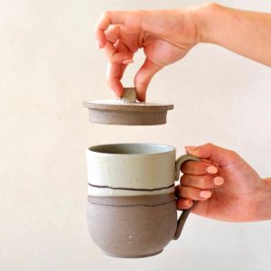 Mug à couvercle, céramique d’Ingrid Debard