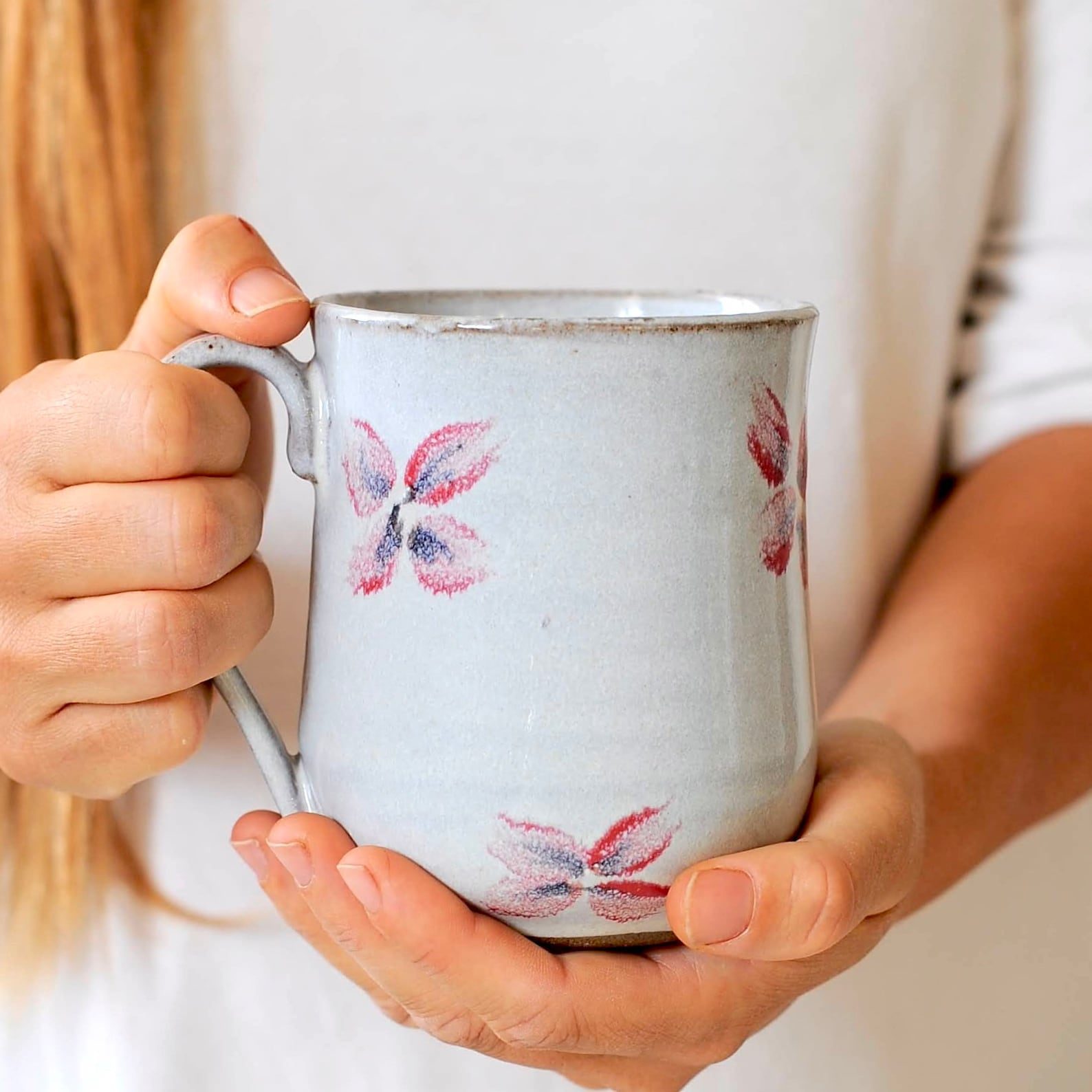 Mug fleuri, céramique d’Ingrid Debard