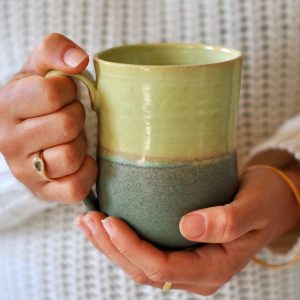Mug vert, céramique d’Ingrid Debard