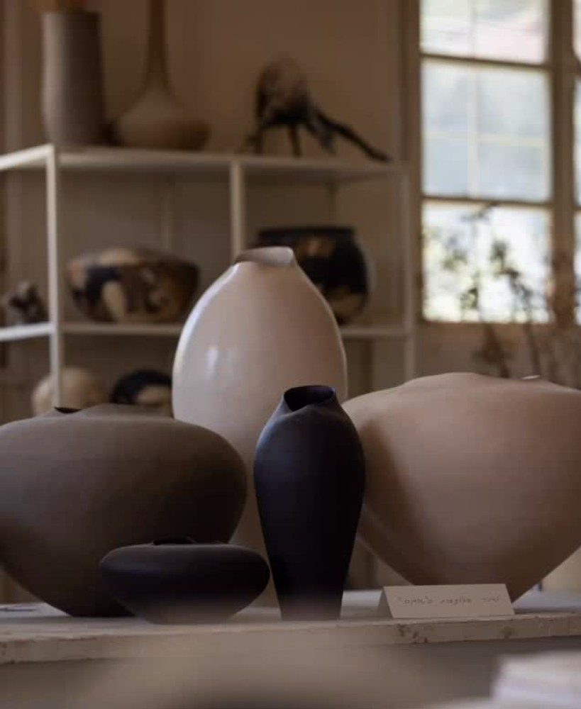 Pièces sur l’étagère de l’atelier
