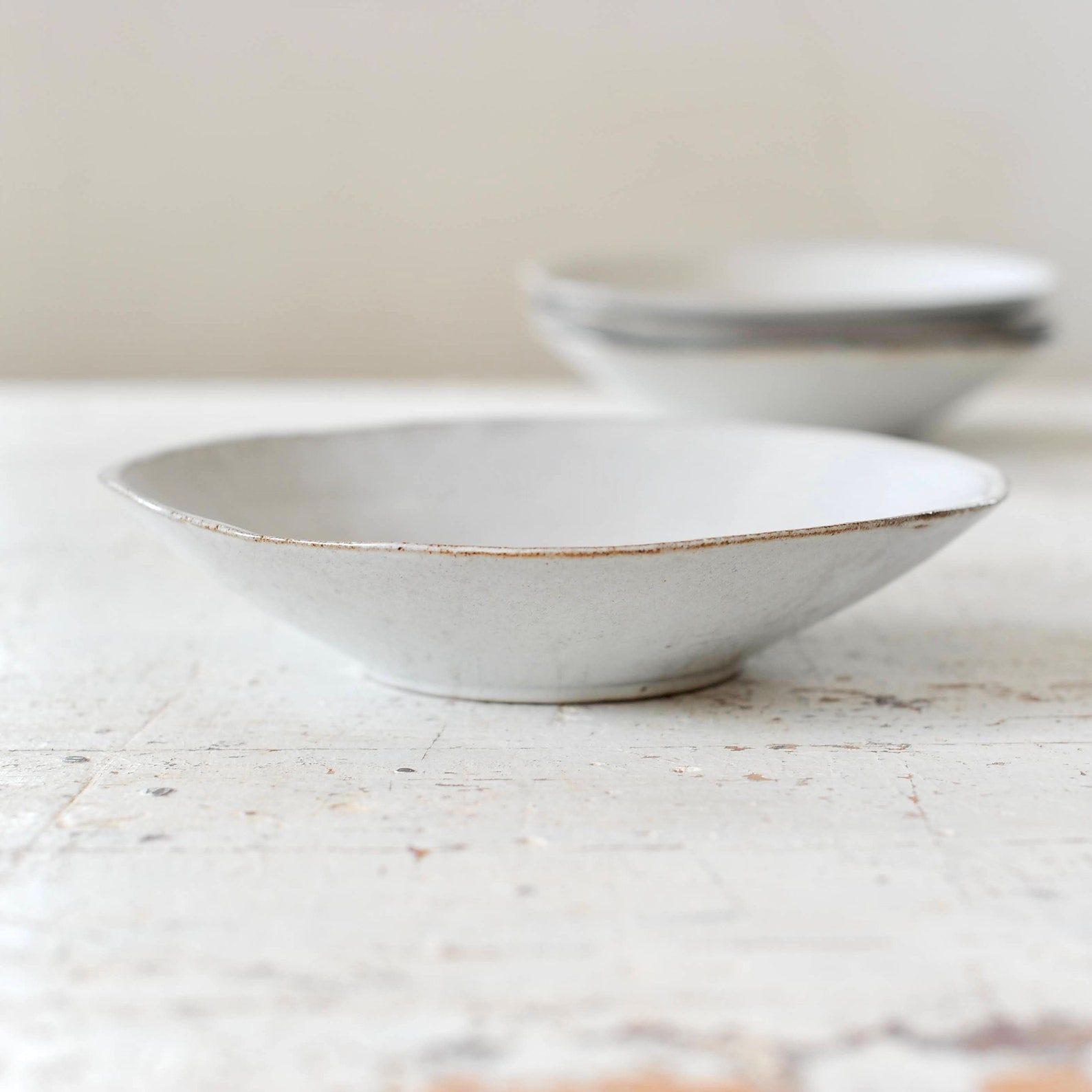 Assiette creuse blanche, autre vue