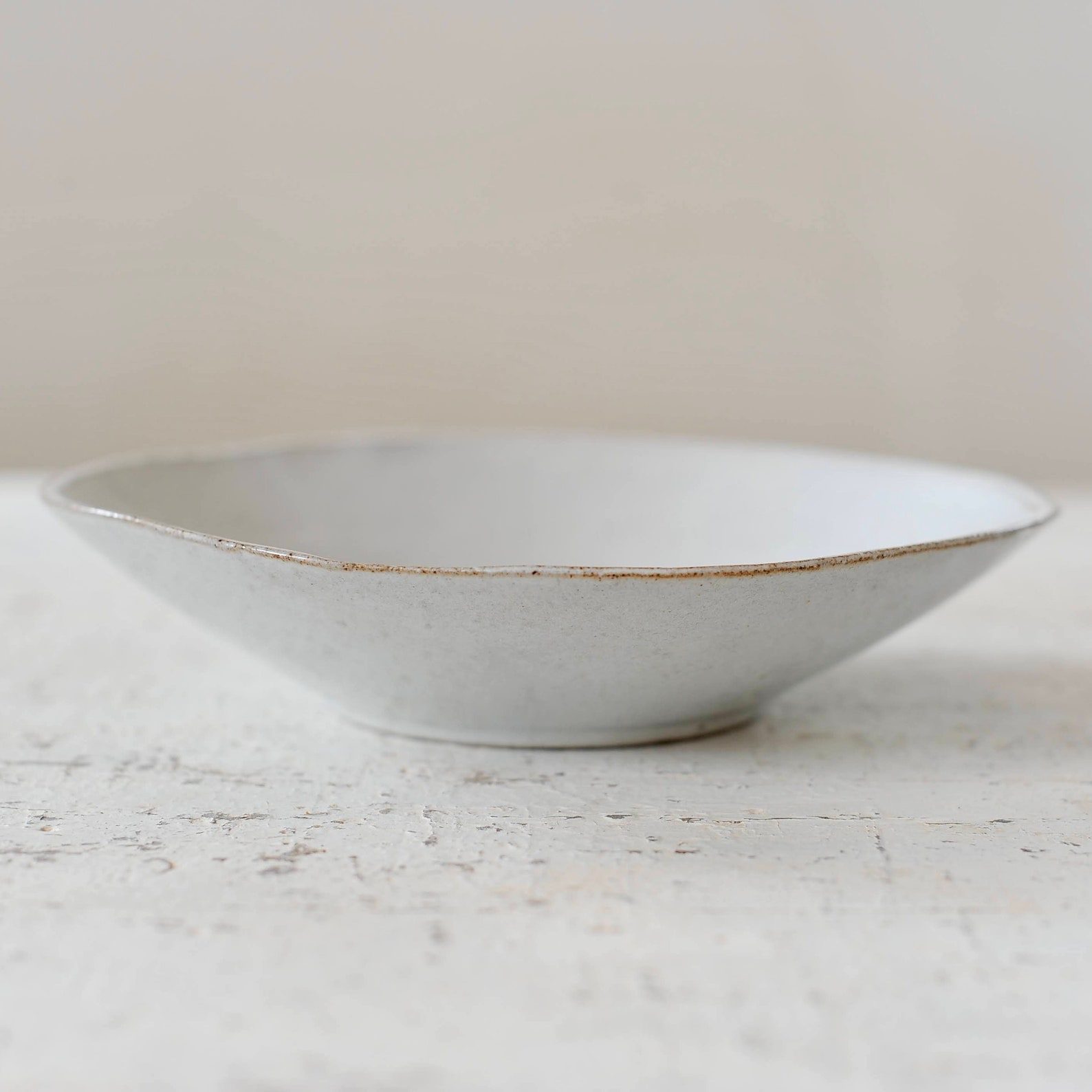 Assiette creuse blanche, autre vue