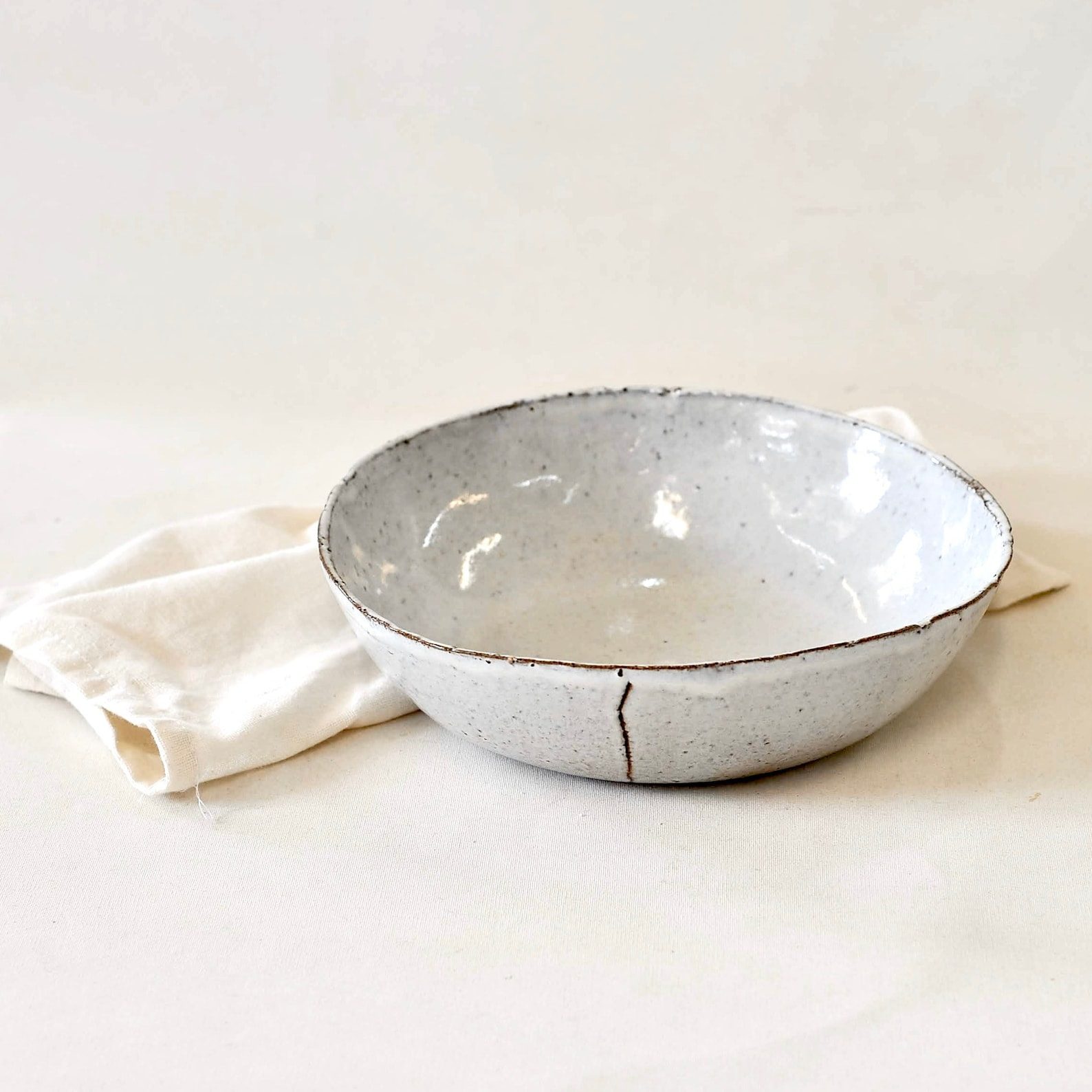 Grand bol blanc craquelé, autre vue