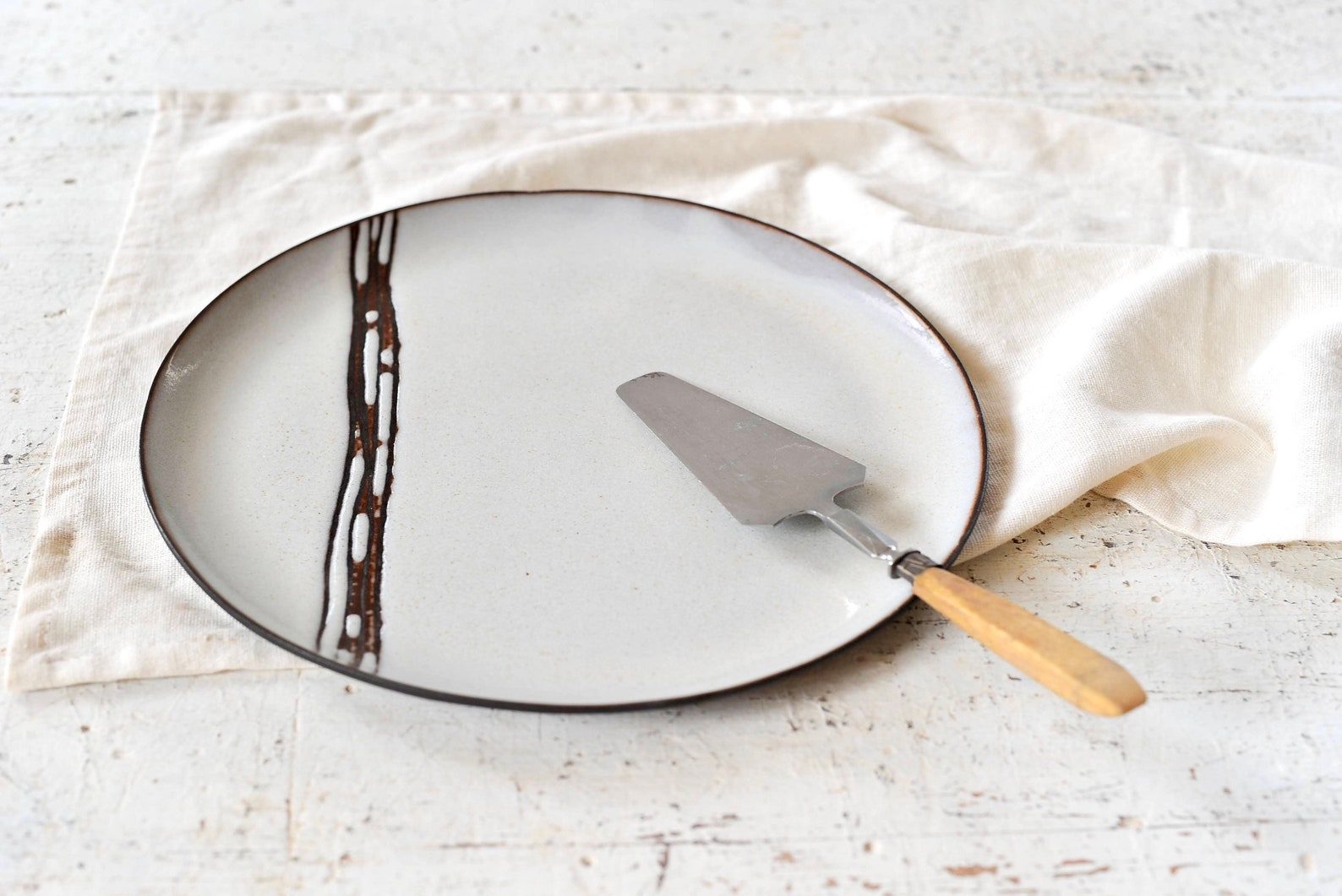 Grande assiette blanche, autre vue