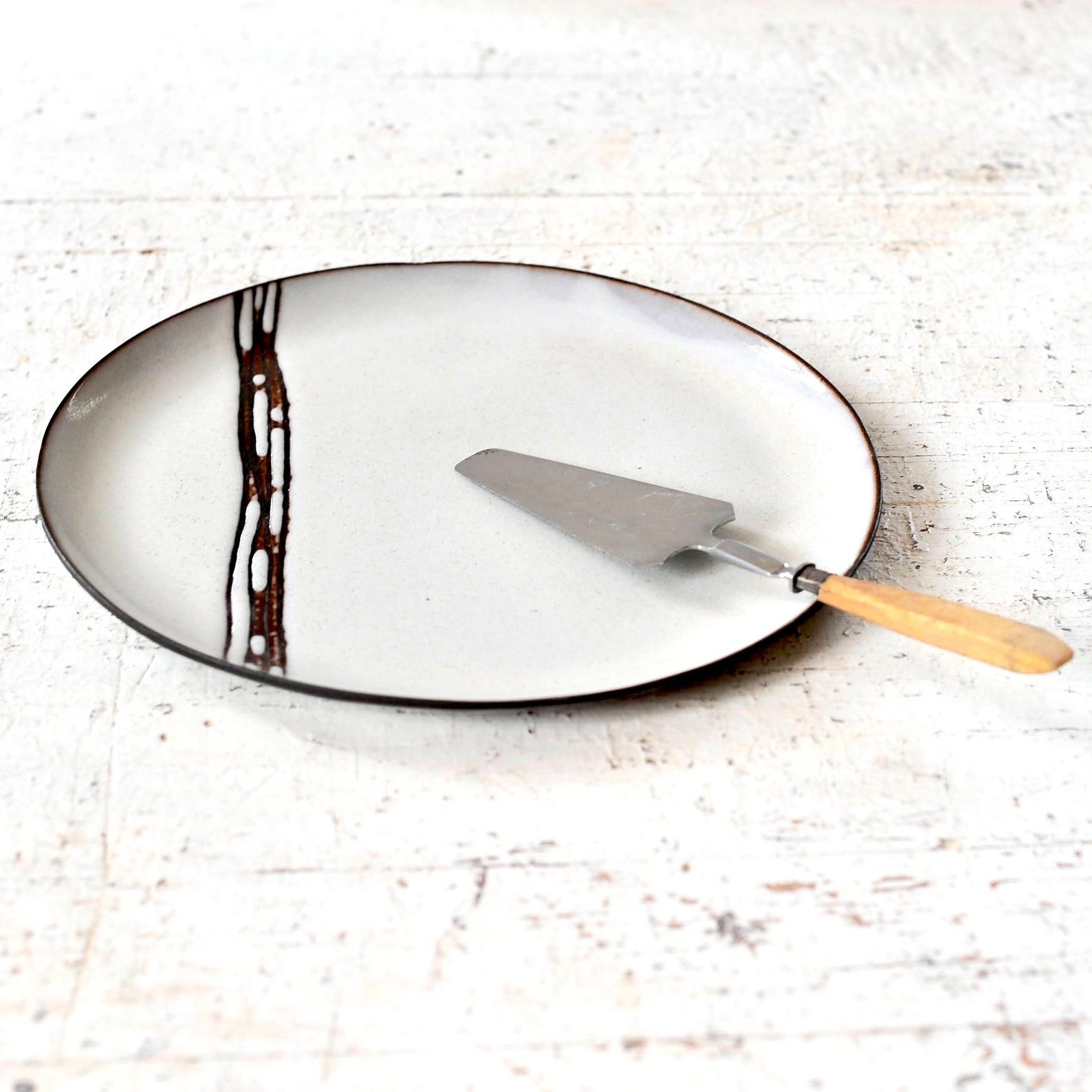 Grande assiette blanche, autre vue