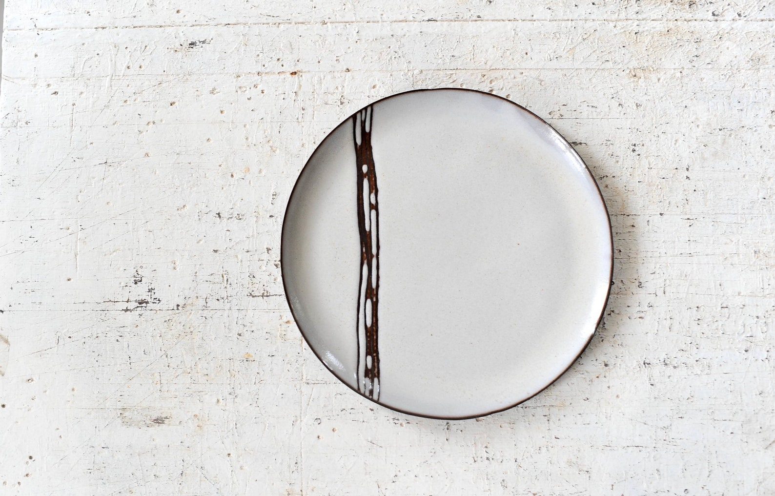 Grande assiette blanche, autre vue