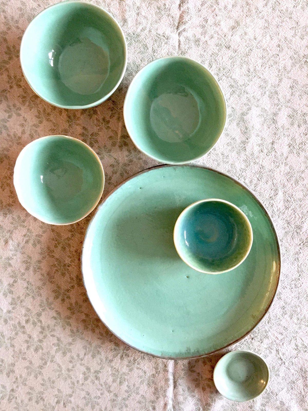 Grande assiette céladon, autre vue
