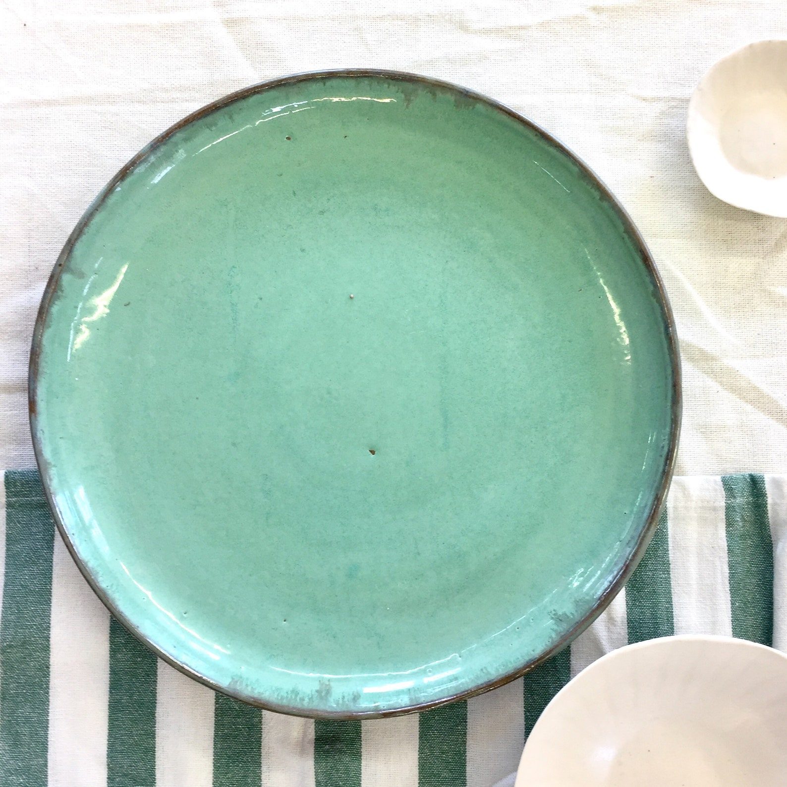Grande assiette céladon, autre vue