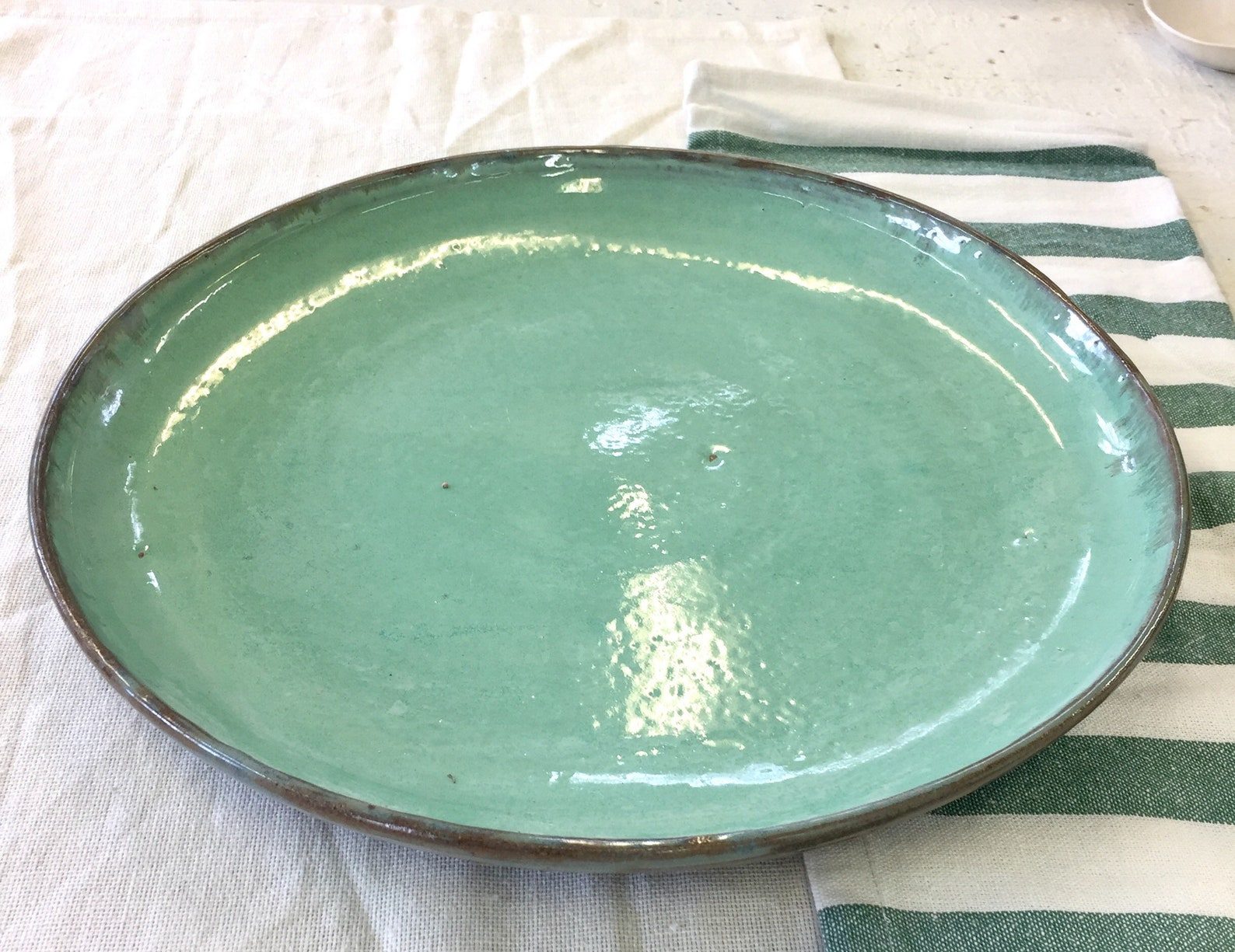 Grande assiette céladon, autre vue