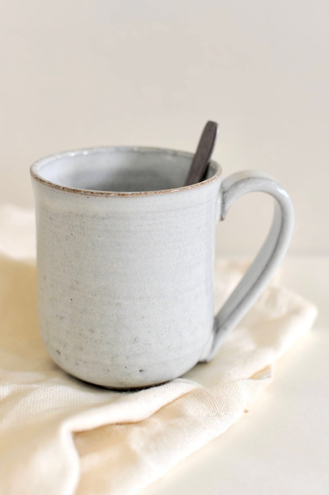 Mug blanc rustique, autre vue